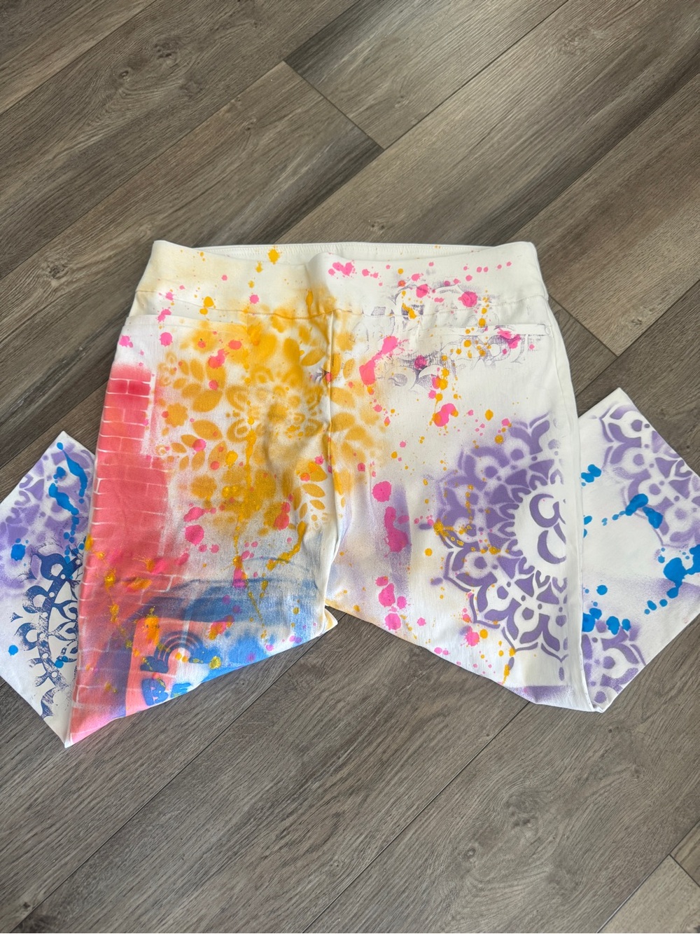 Custom Hand Painted White Capris Size 14 Wearable Artsy - Picture 6 of 13